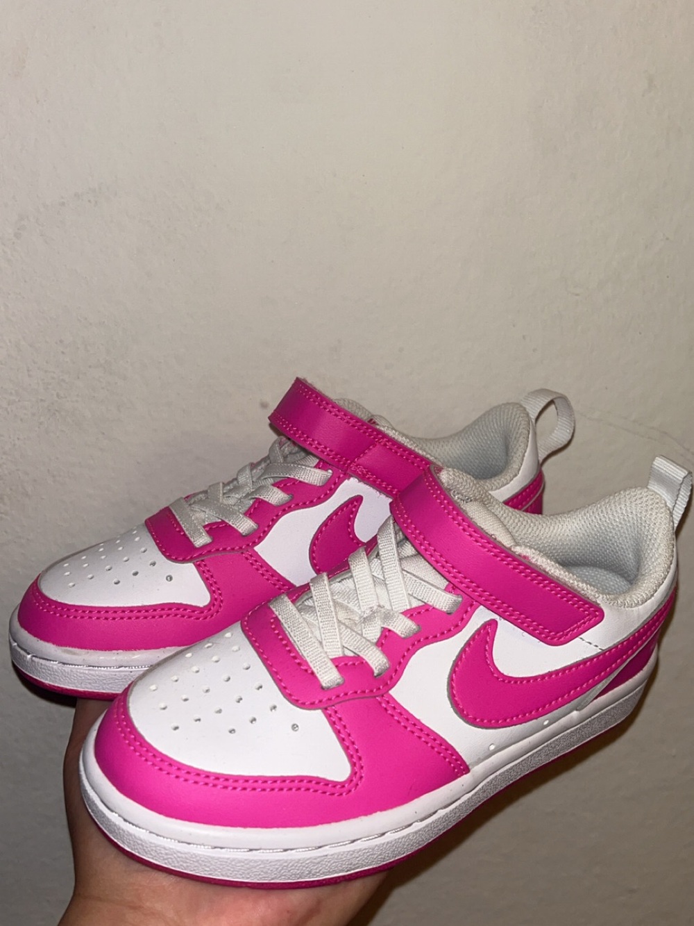 Nike Kids White and Hot Pink Low-Top Sneakers with Hook Strap
